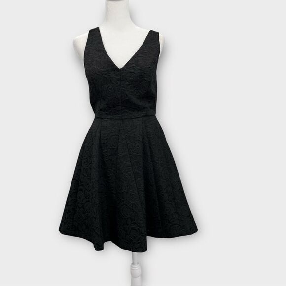 ERIN Erin Fetherston Fit and Flare V-Neck Jacquard Party Dress in Black Size 2 - Picture 2 of 8